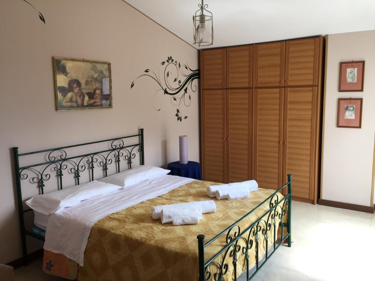 B&B Hollywood Olivadi Екстериор снимка